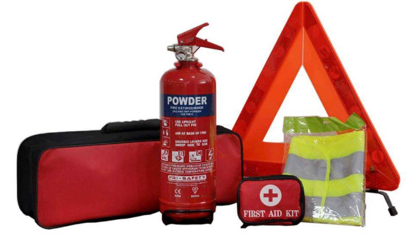 ¿Cuáles son los accesorios obligatorios que deben ir en todo vehículo?