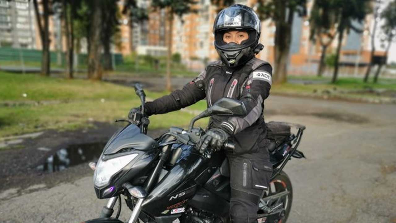 ¿Cómo sacar licencia para motos si soy extranjero?