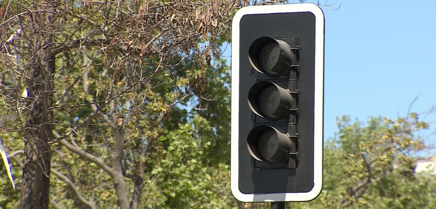 ¿Cómo cruzar con seguridad si el semáforo no funciona?