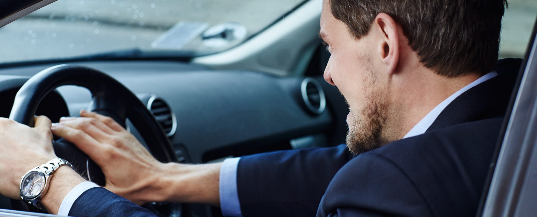 ¿Cuándo se puede tocar la bocina y cuáles son las multas?