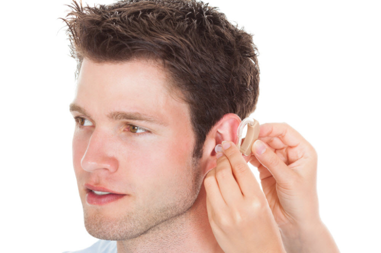 ¿Puedo sacar una licencia de conducir si tengo una discapacidad auditiva?