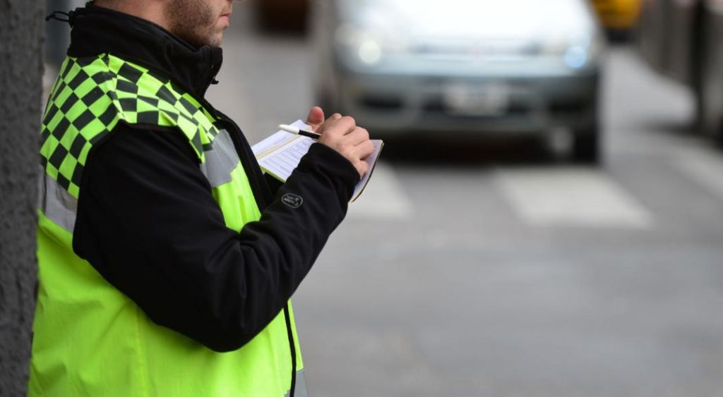 ¿Cuánto es el valor de un parte por mal estacionado?