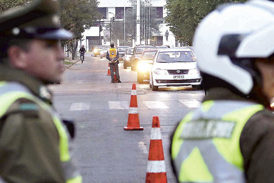 ¿Puede circular un auto con sello amarillo en Santiago?