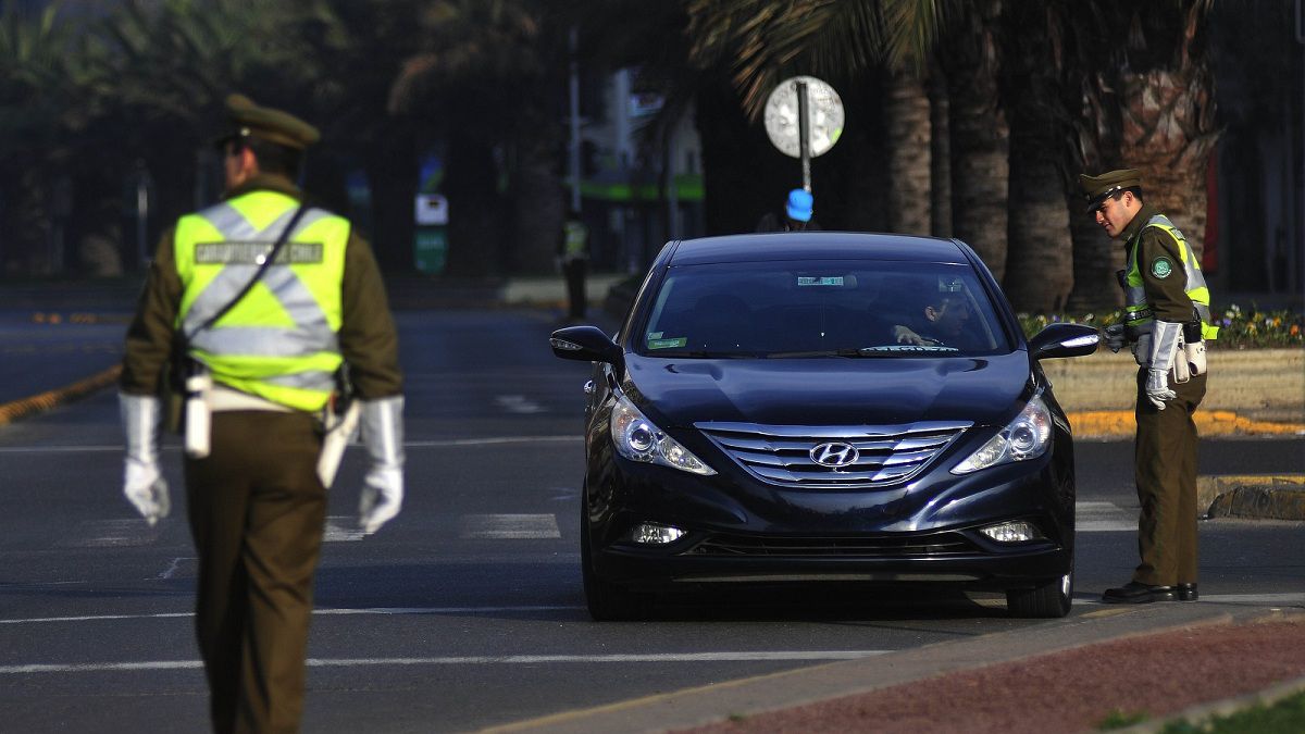 ¿Qué es el sello verde, rojo y amarillo en los autos?