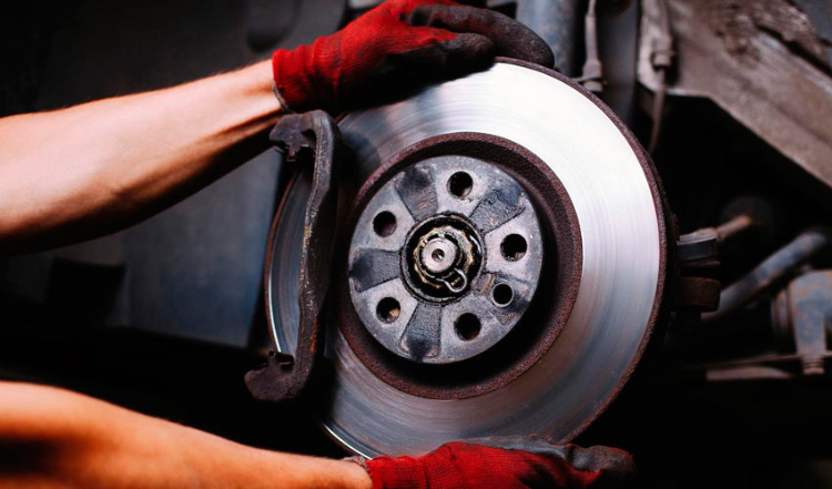 Tipos de frenos en un vehículo